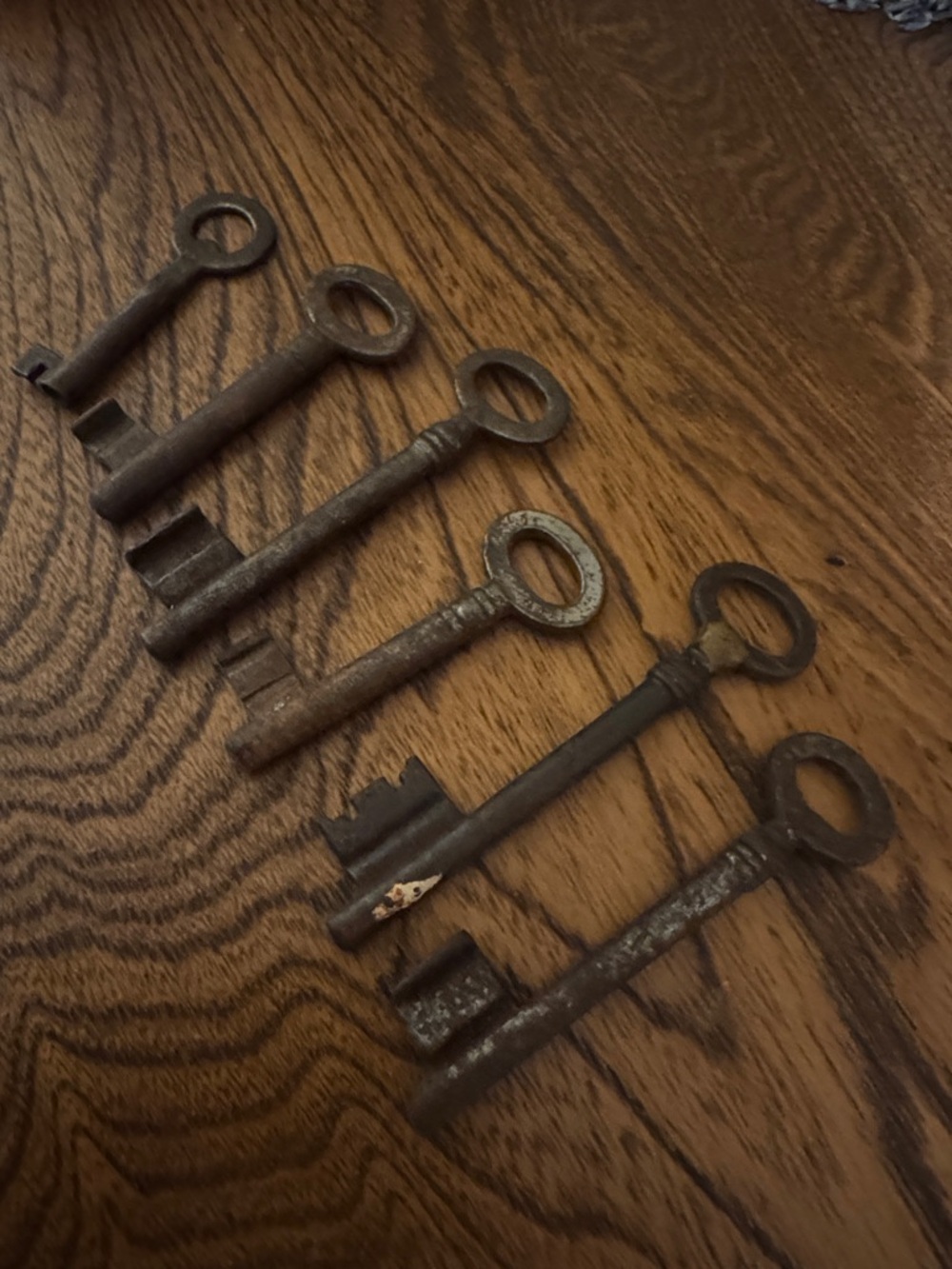 Vintage Skeleton Keys Set bundle of 6 - Picture 2 of 5